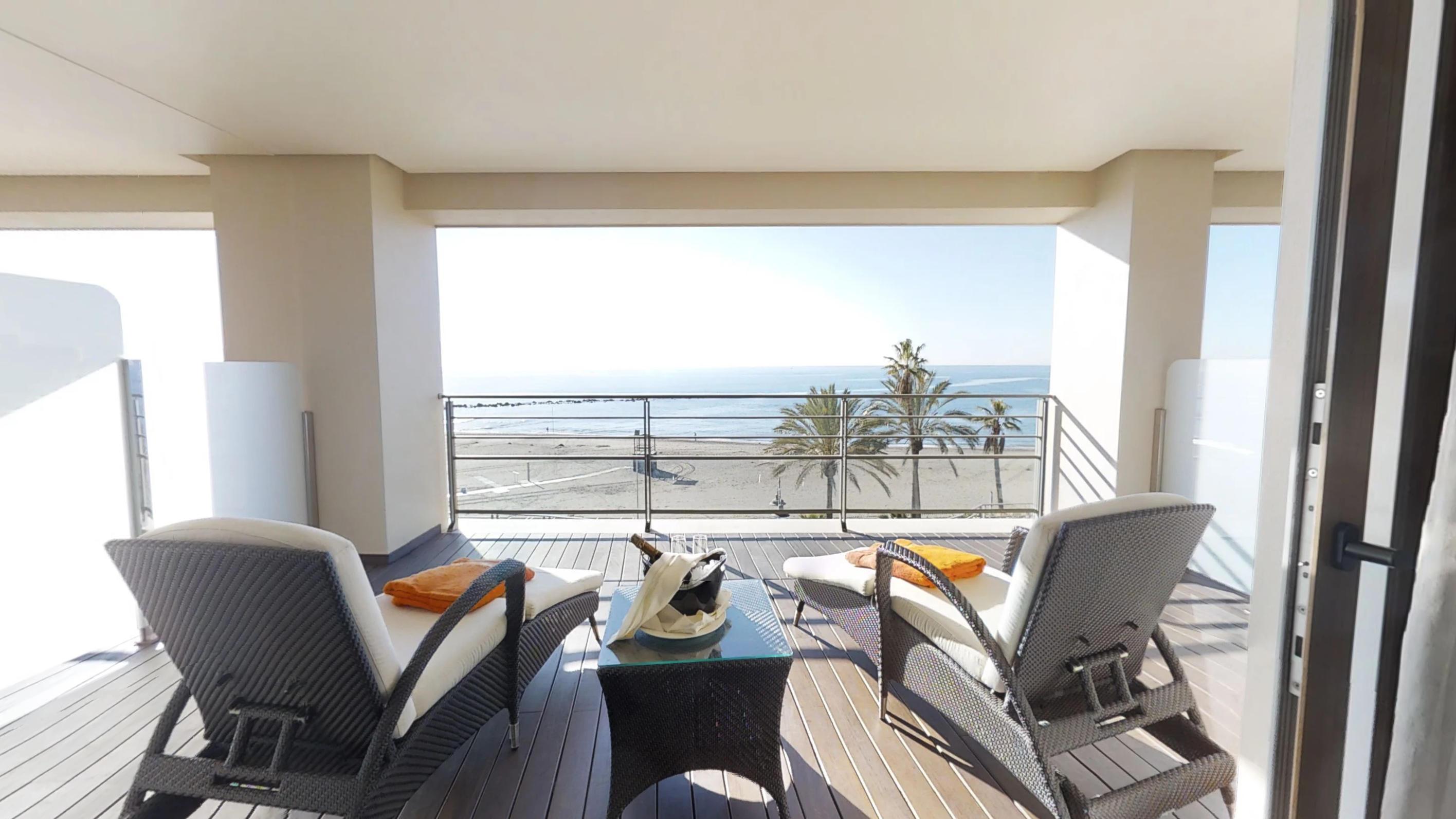Vincci Seleccion Aleysa Hotel Benalmádena Exterior foto A balcony