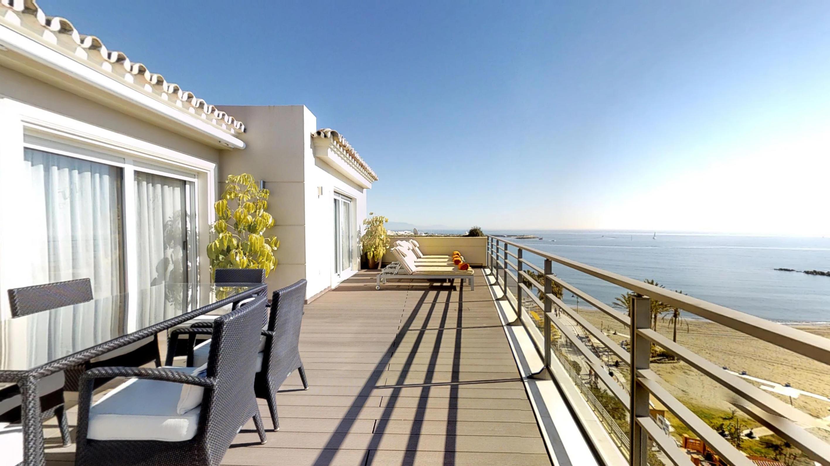 Vincci Seleccion Aleysa Hotel Benalmádena Exterior foto A balcony