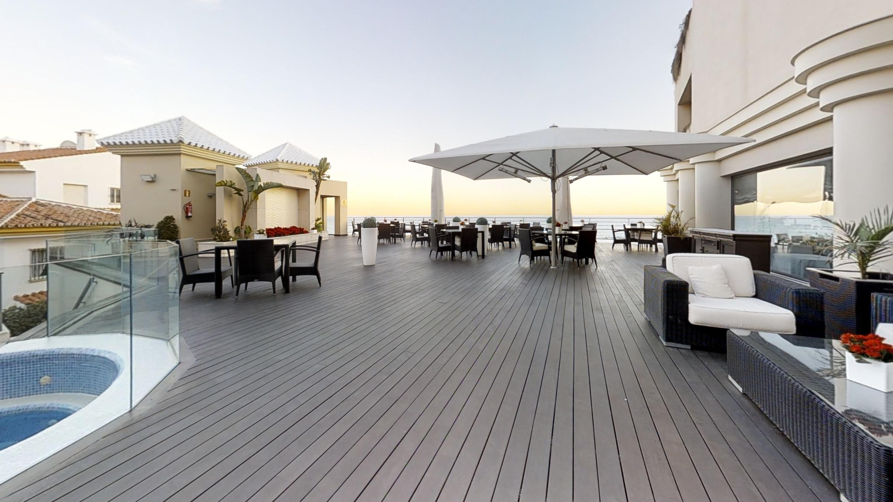 Vincci Seleccion Aleysa Hotel Benalmádena Exterior foto Composite wood terrace
