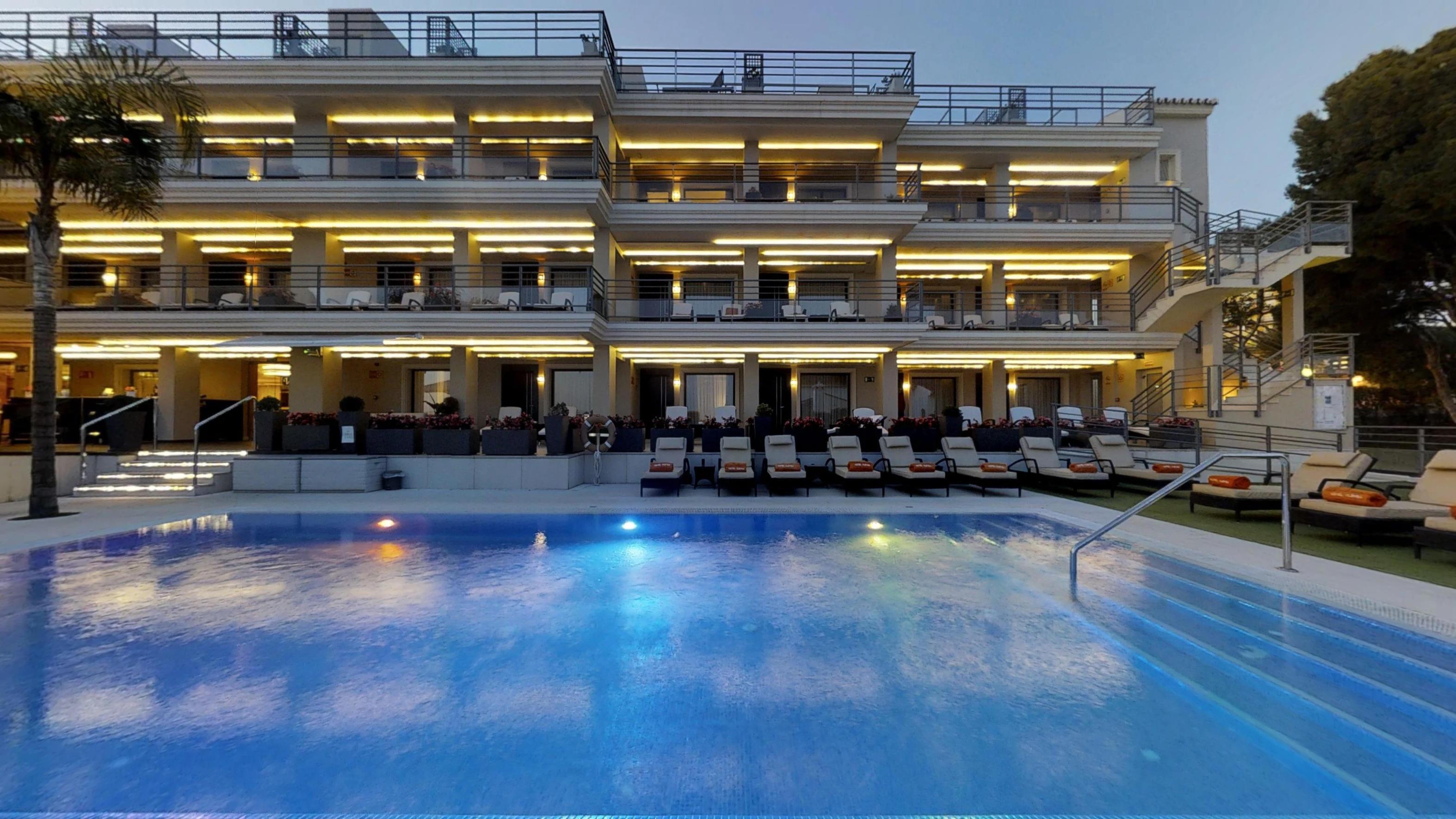 Vincci Seleccion Aleysa Hotel Benalmádena Exterior foto The hotel's pool