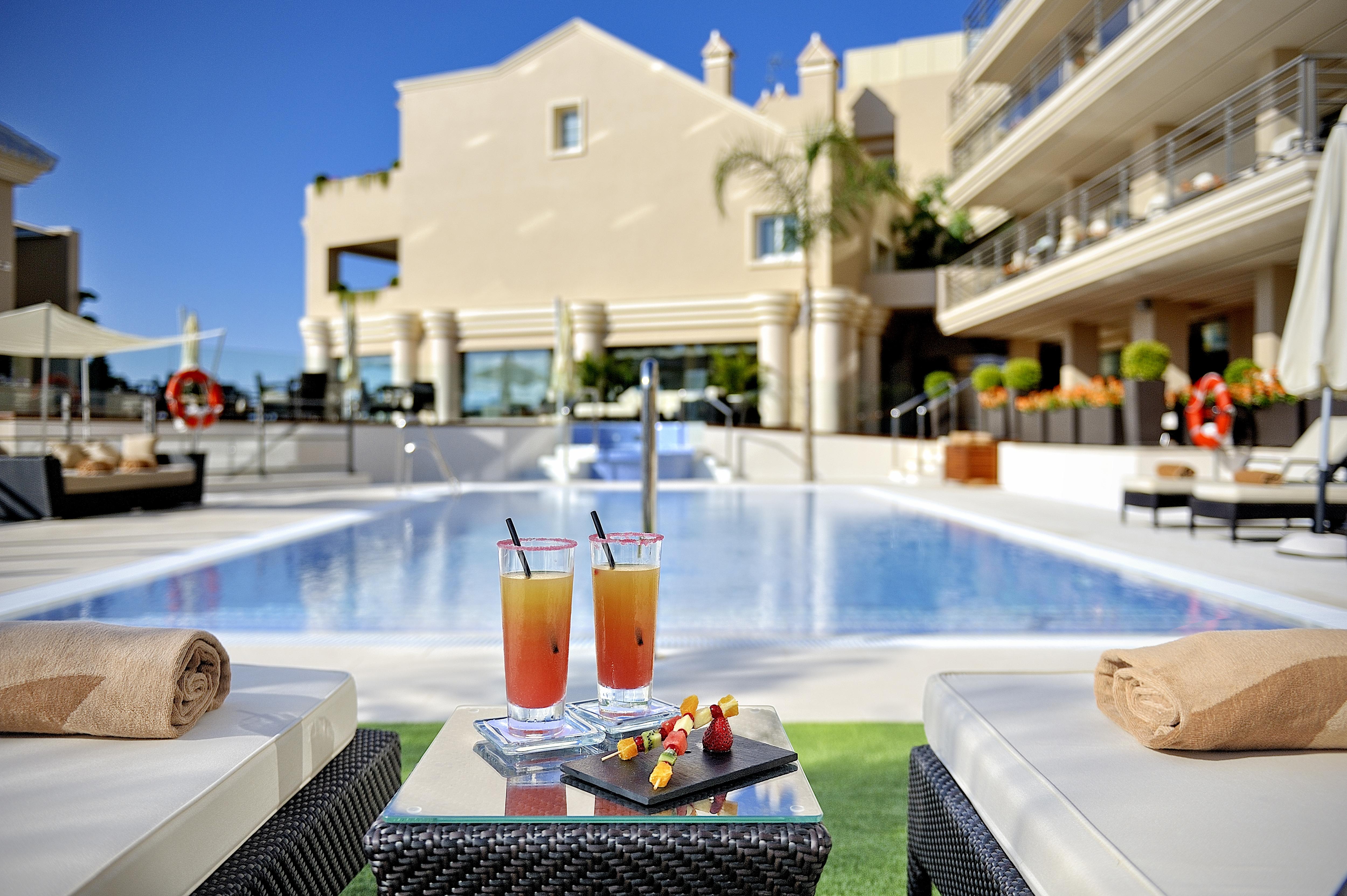 Vincci Seleccion Aleysa Hotel Benalmádena Exterior foto The pool at the hotel