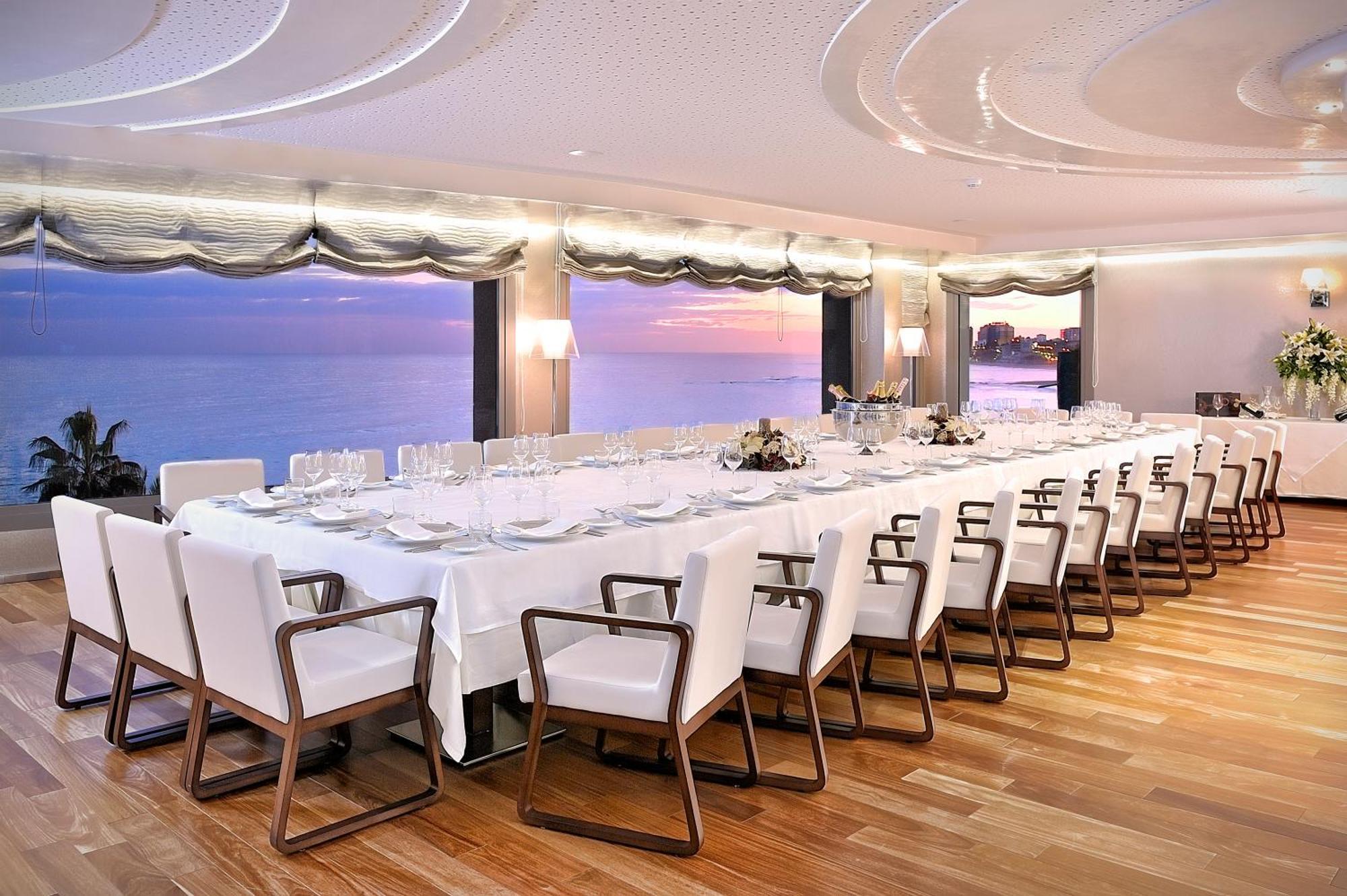 Vincci Seleccion Aleysa Hotel Benalmádena Exterior foto The interior of the restaurant